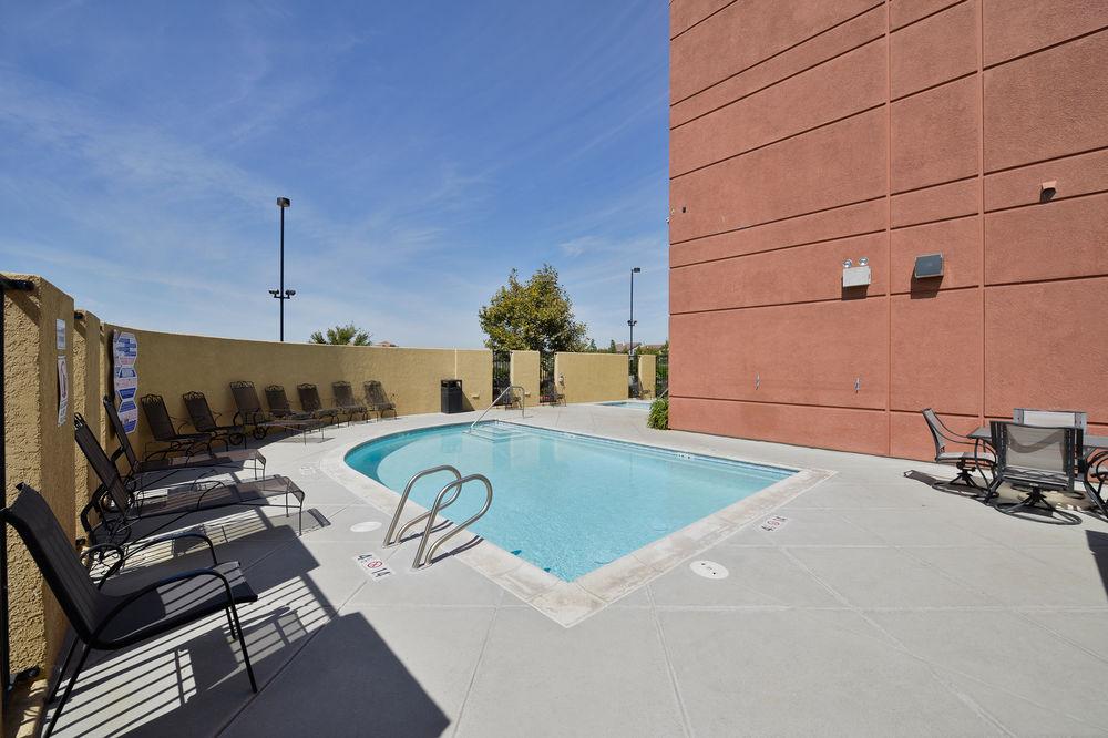 Holiday Inn Express Elk Grove West I-5 By Ihg Bagian luar foto