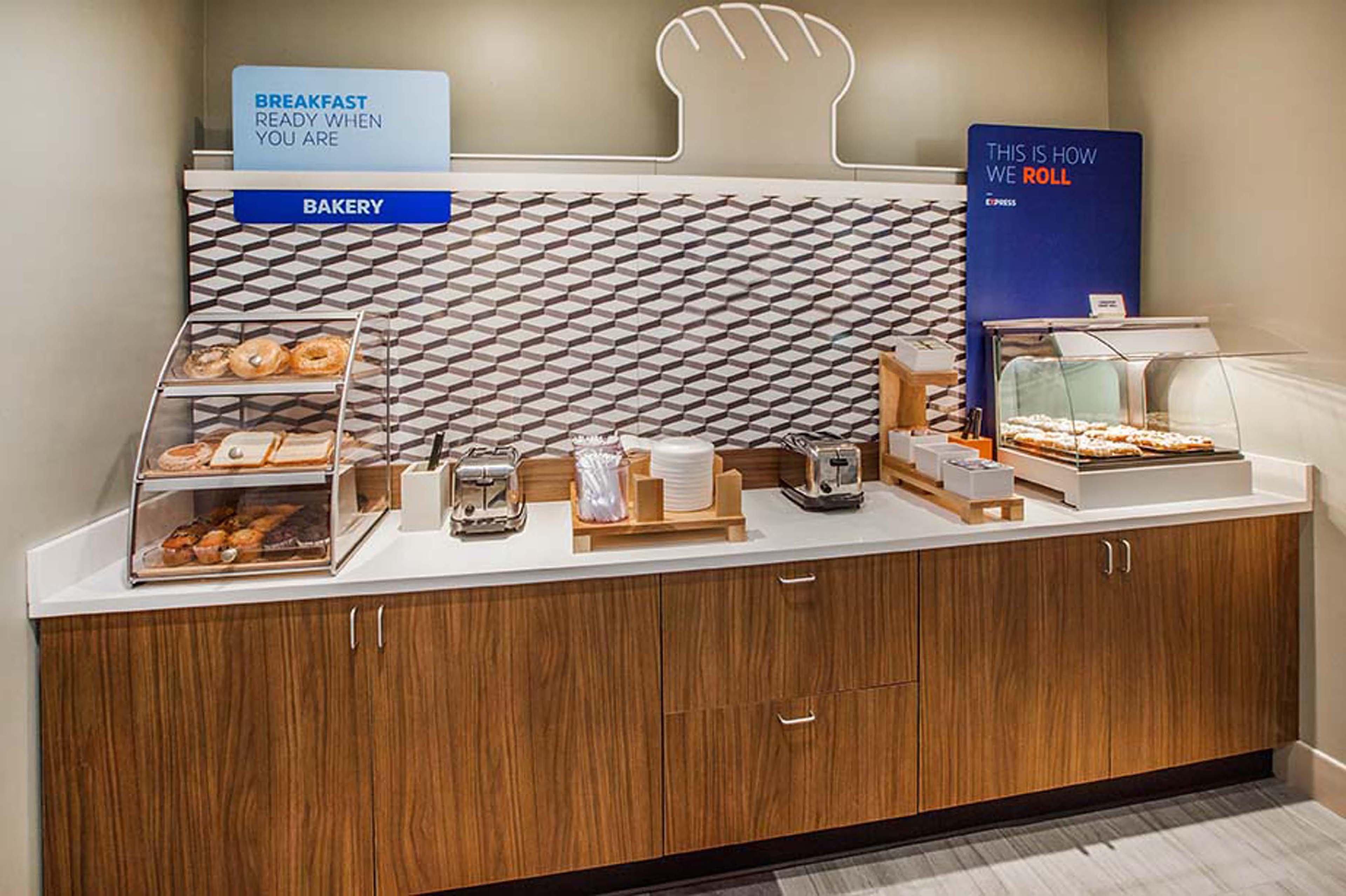 Holiday Inn Express Elk Grove West I-5 By Ihg Bagian luar foto