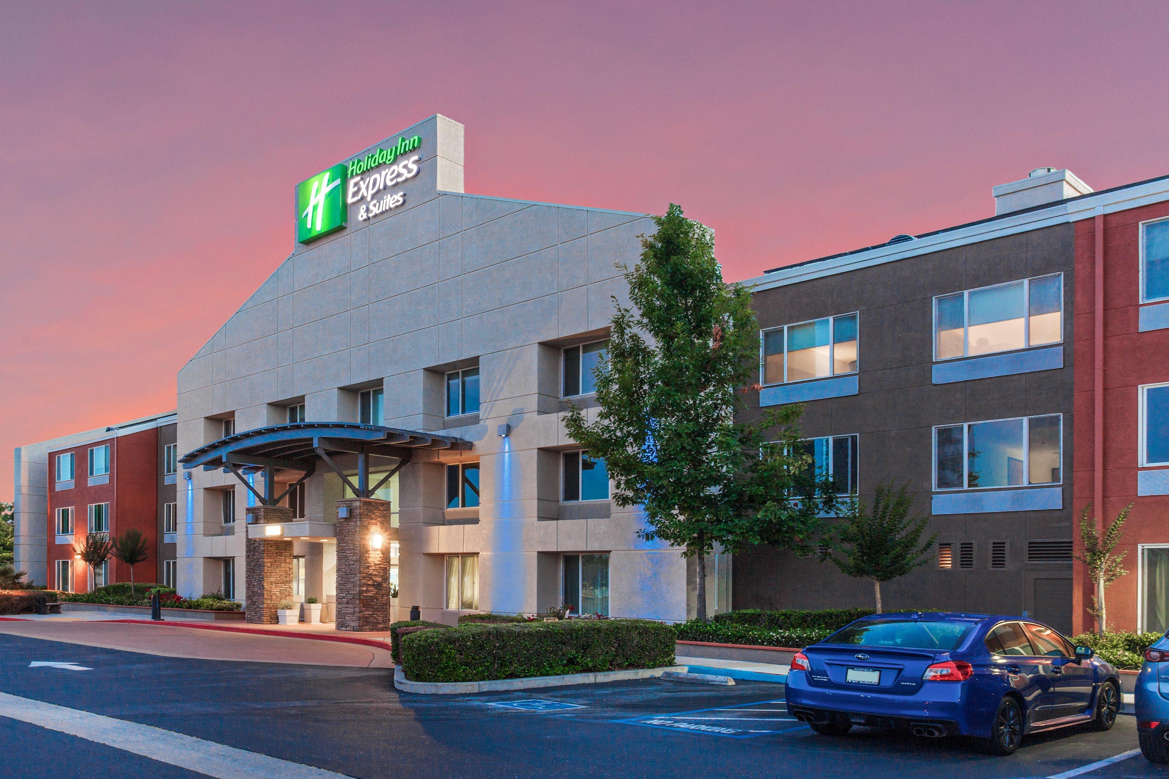 Holiday Inn Express Elk Grove West I-5 By Ihg Bagian luar foto